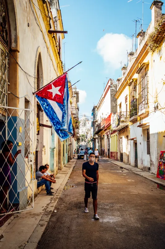 Clavar la mirada — Havana, Cuba