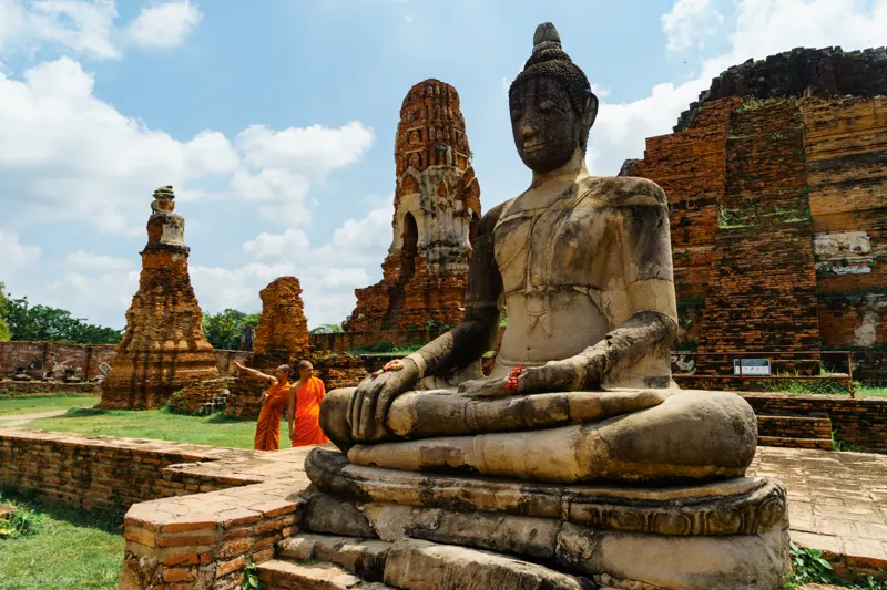 Monks visit temple — Ayutthaya, Thailand
